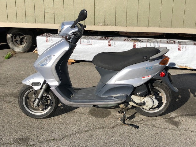 M2007 Piaggio Fly Scooter
