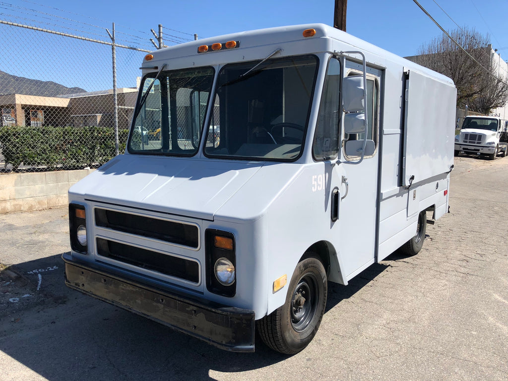 1984 Chevrolet Surveillance Step Van (Modern interior)