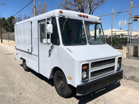 1984 Chevrolet Surveillance Step Van (Modern interior)