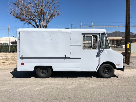 1984 Chevrolet Surveillance Step Van (Modern interior)