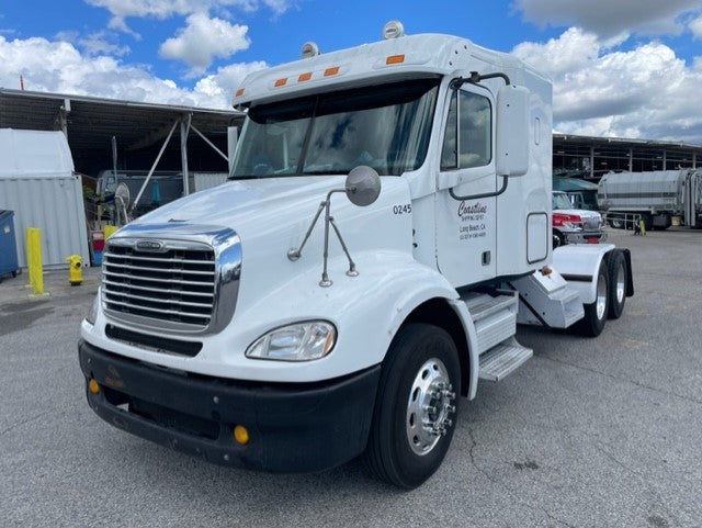 2009 Freightliner Columbia Sleeper Semi Tractor
