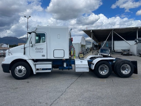 2009 Freightliner Columbia Sleeper Semi Tractor