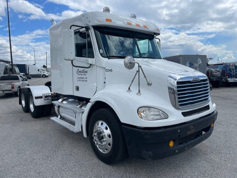 2009 Freightliner Columbia Sleeper Semi Tractor