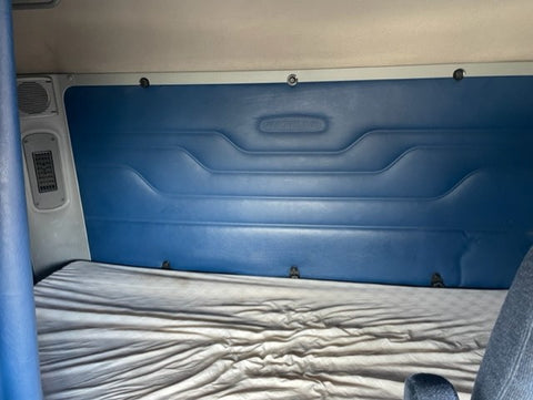 2009 Freightliner Columbia Sleeper Semi Tractor